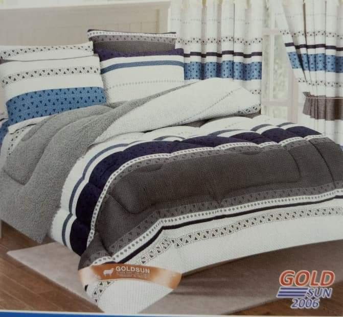 Woolen Duvet with Matching Curtain