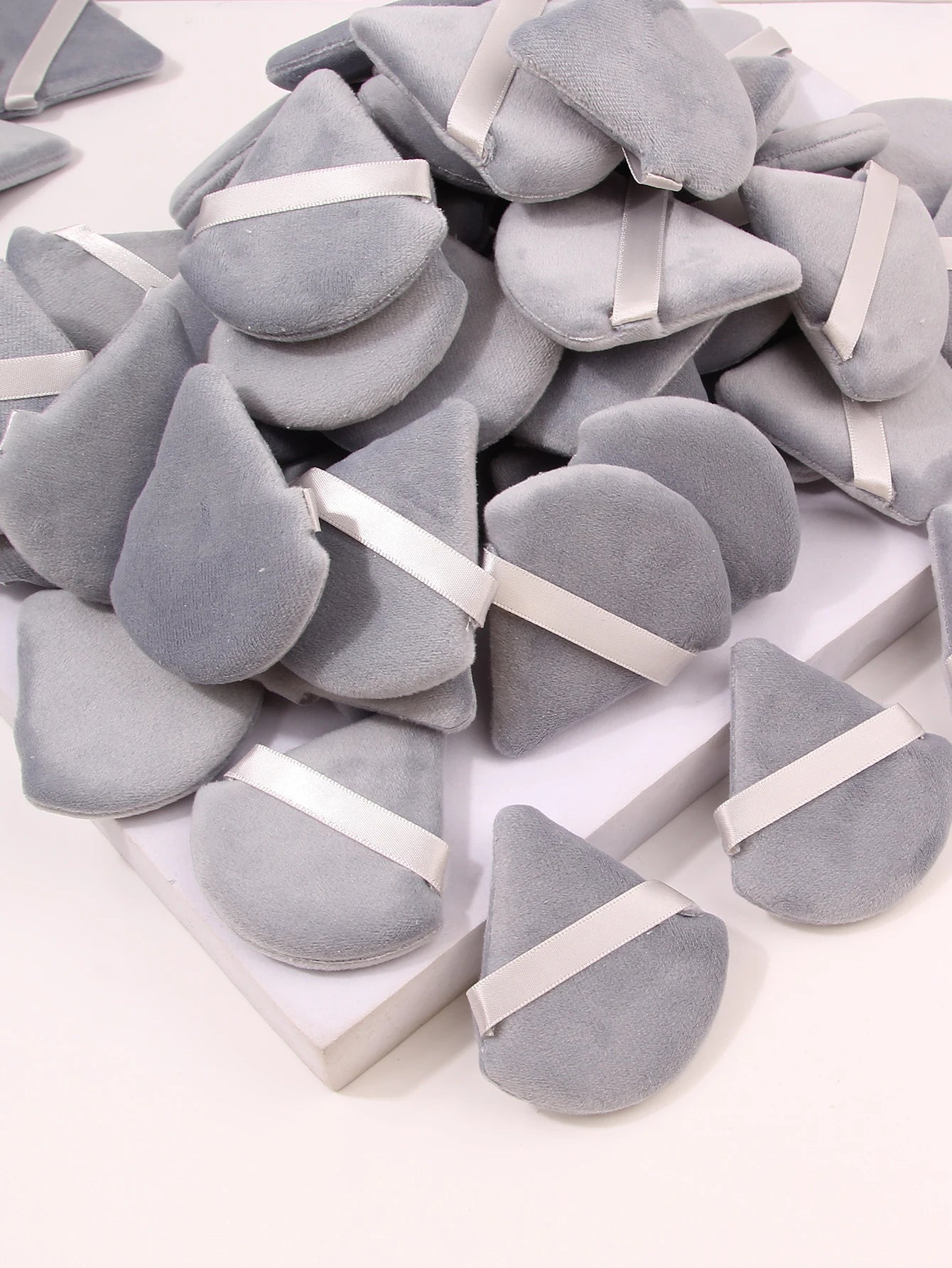 50Pcs Mixing colors randomly Triangle Powder Puff For Loose Powder Liquid Cosmetic Soft Plush Powder Puff Makeup Foundation Puff
