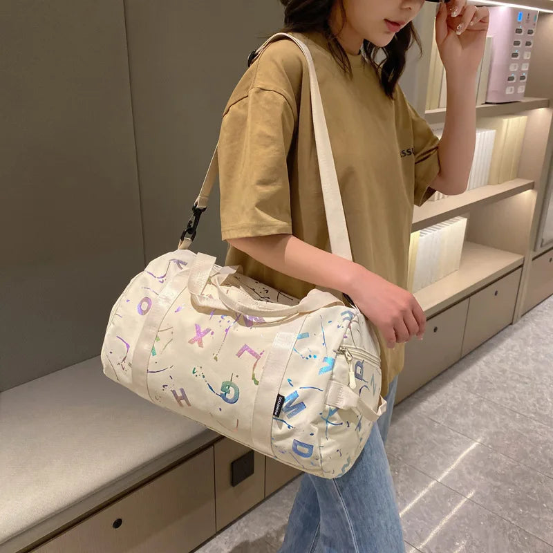 Unisex Graffiti Letter Print Waterproof Gym Yoga Sport Dance Travel Bag Crossbody Deffle Bag Fitness Swimming Wet Dry Storage